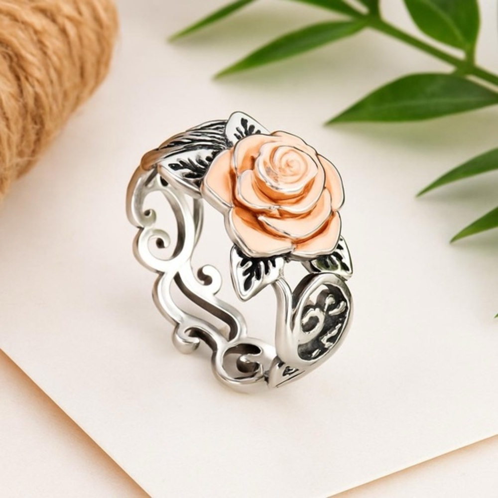 Silver plated rose ring
Size 6
Brand New
Adorable